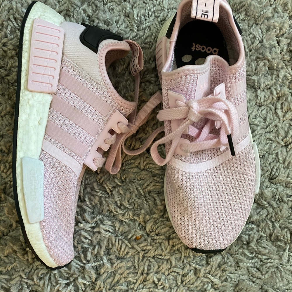 Adidas NMD R1 light pink